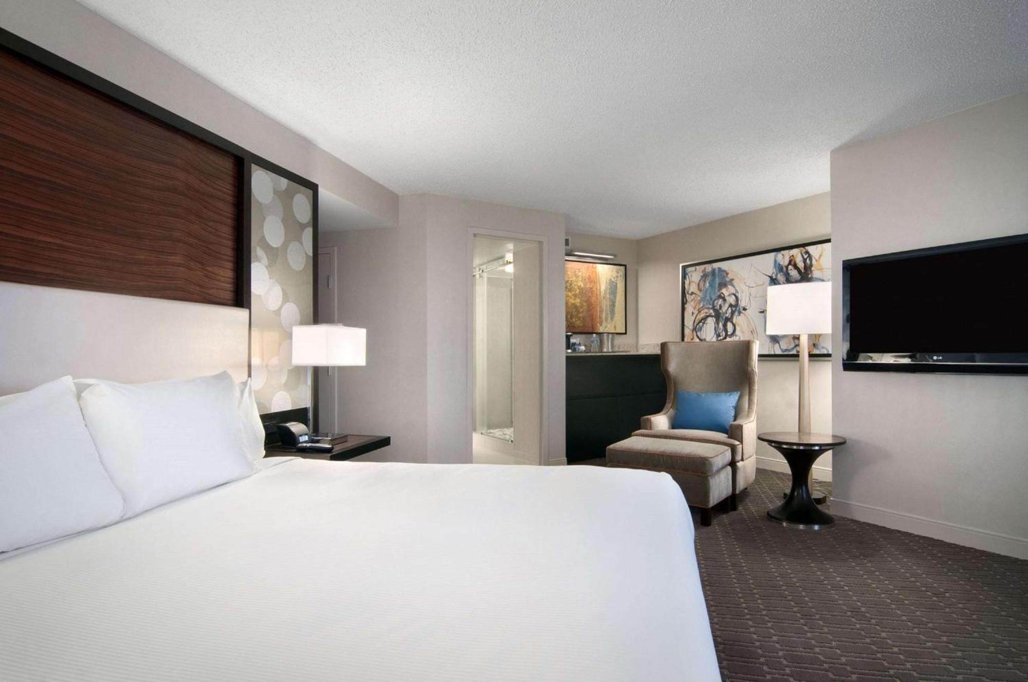 Hilton Atlanta Airport 4*