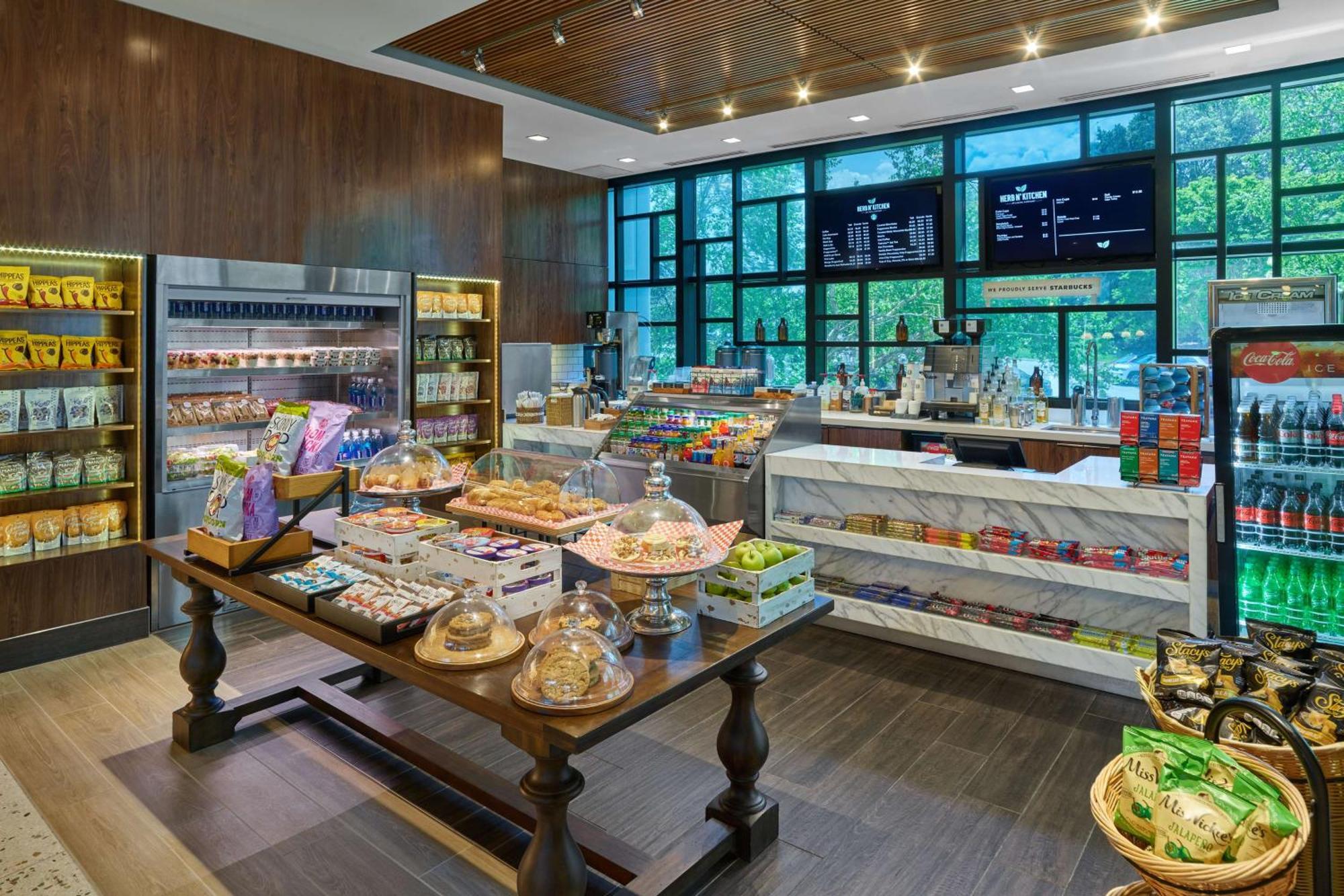 Hilton Atlanta Airport 4*