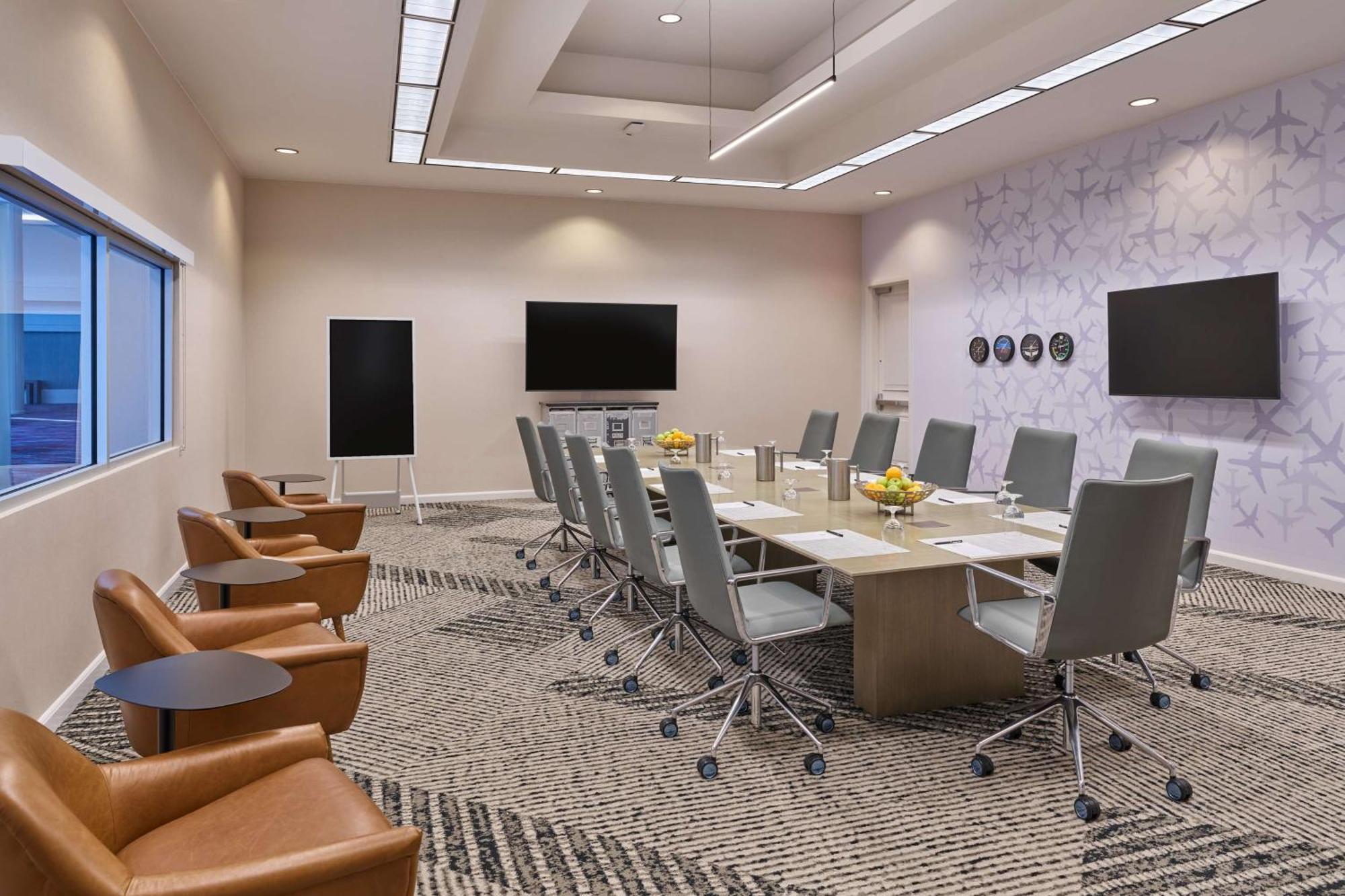 Hotel Hilton Atlanta Airport 4*