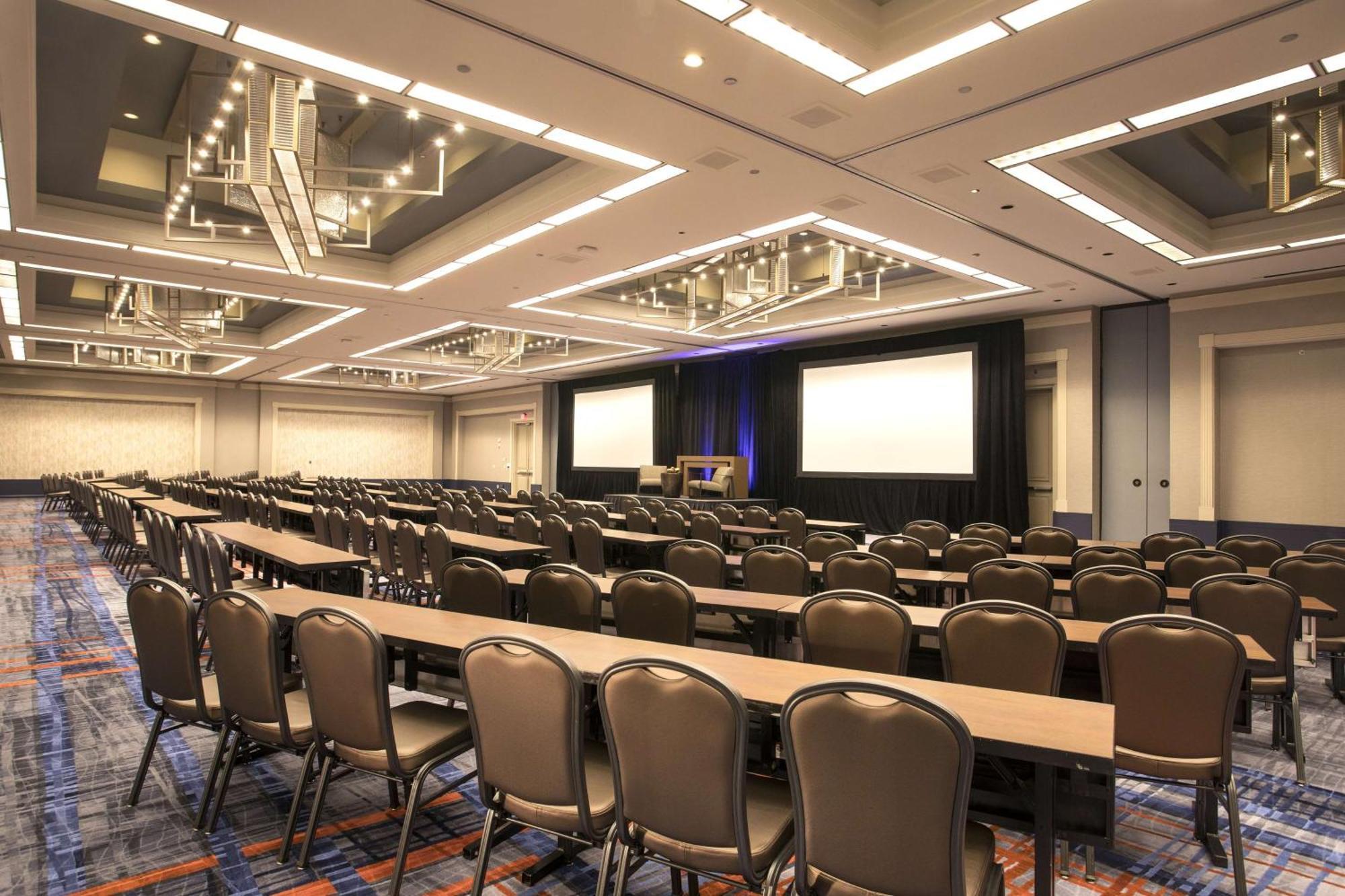 Hilton Atlanta Airport 4*